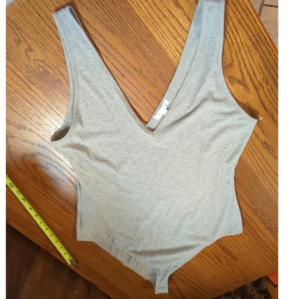 BP. NWT Grey Ribbed V-Neck Thong Bodysuit Small Minimalist Y2K Streetwear Basics - Picture 2 of 6